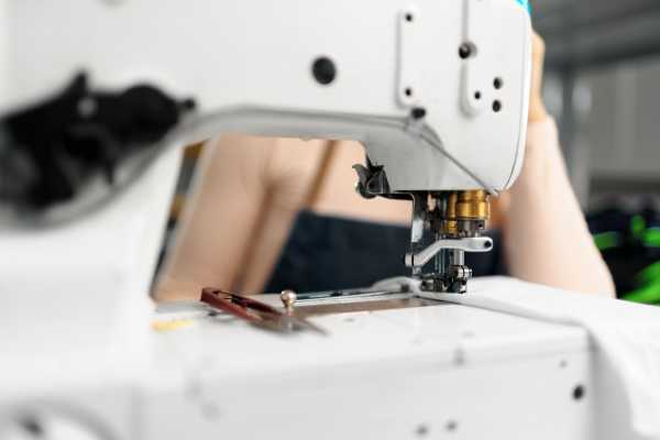 The Benefits of a Large Throat Sewing Machine for Quilting