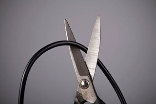 cuting electric wire with scissors